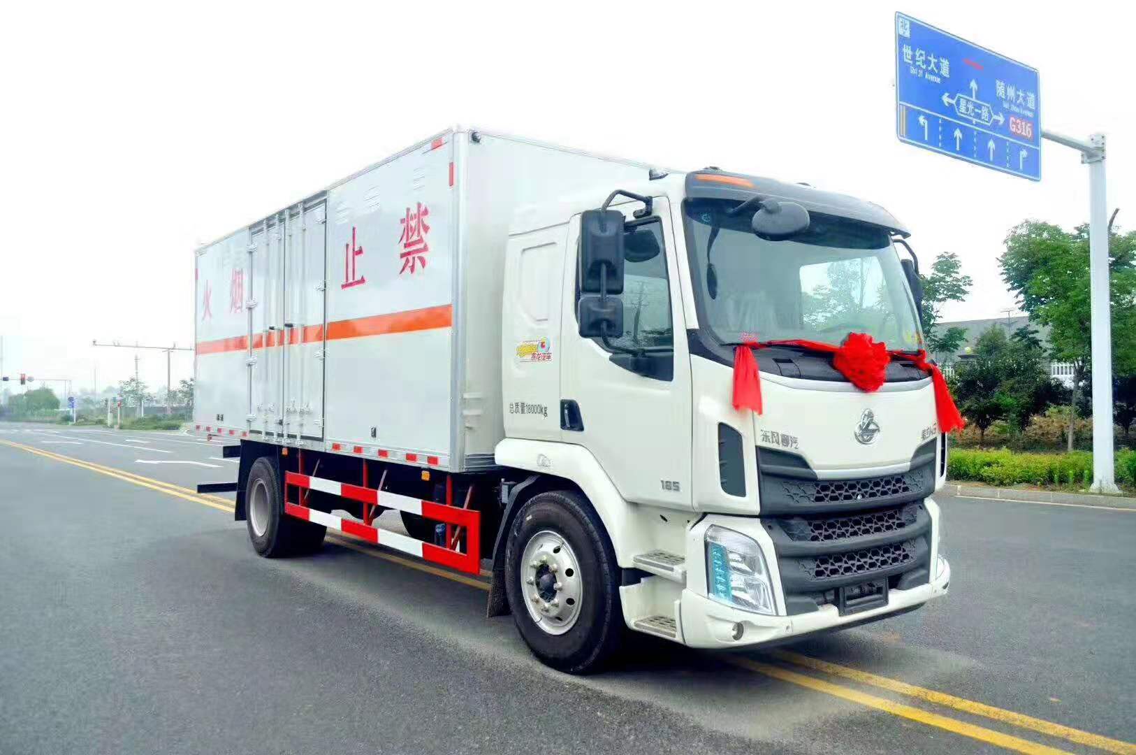 柳汽乘龍6.5米雜項(xiàng)危廢廂式運(yùn)輸車